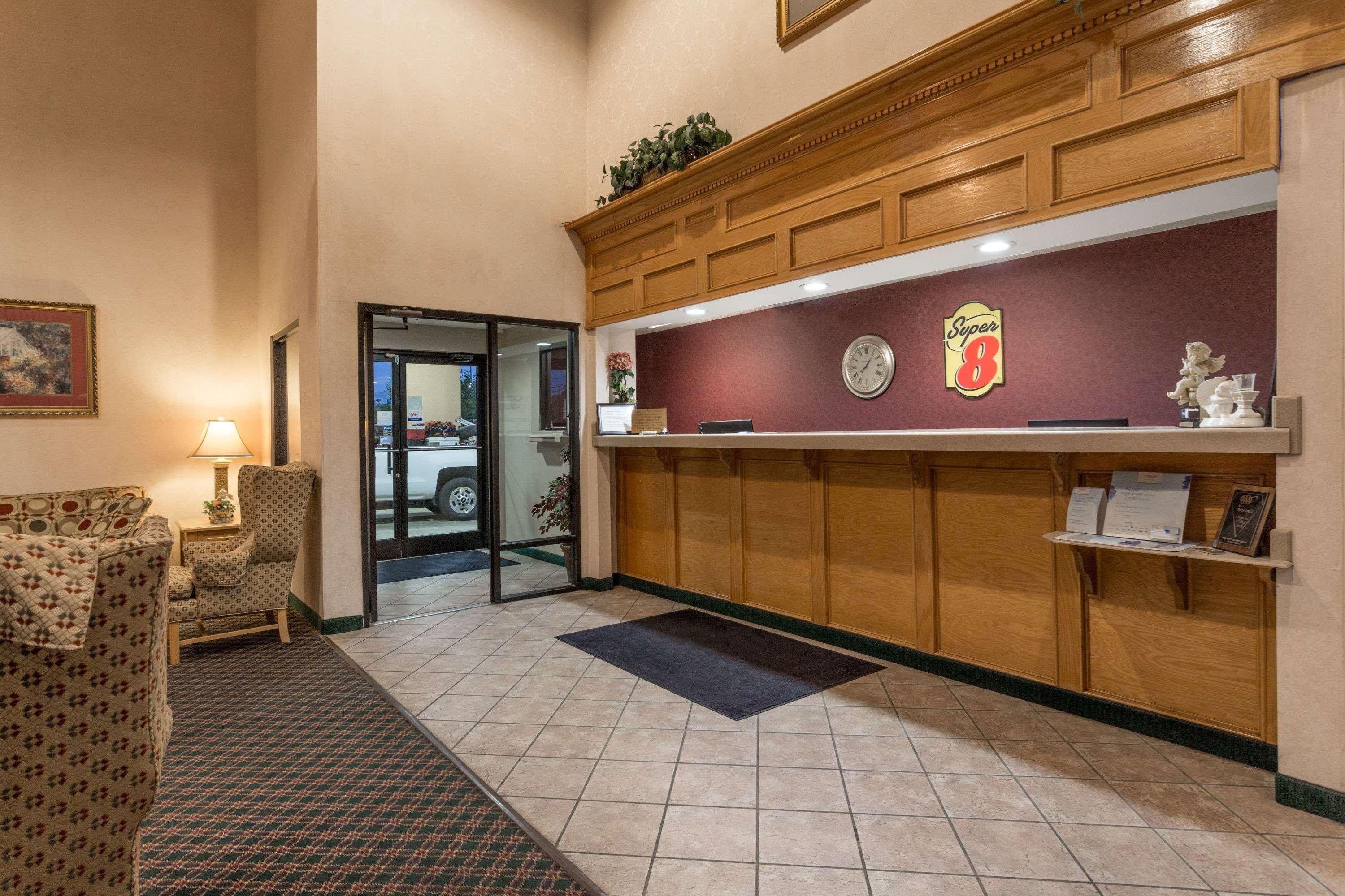 Super 8 By Wyndham Dickson Hotel Exterior photo