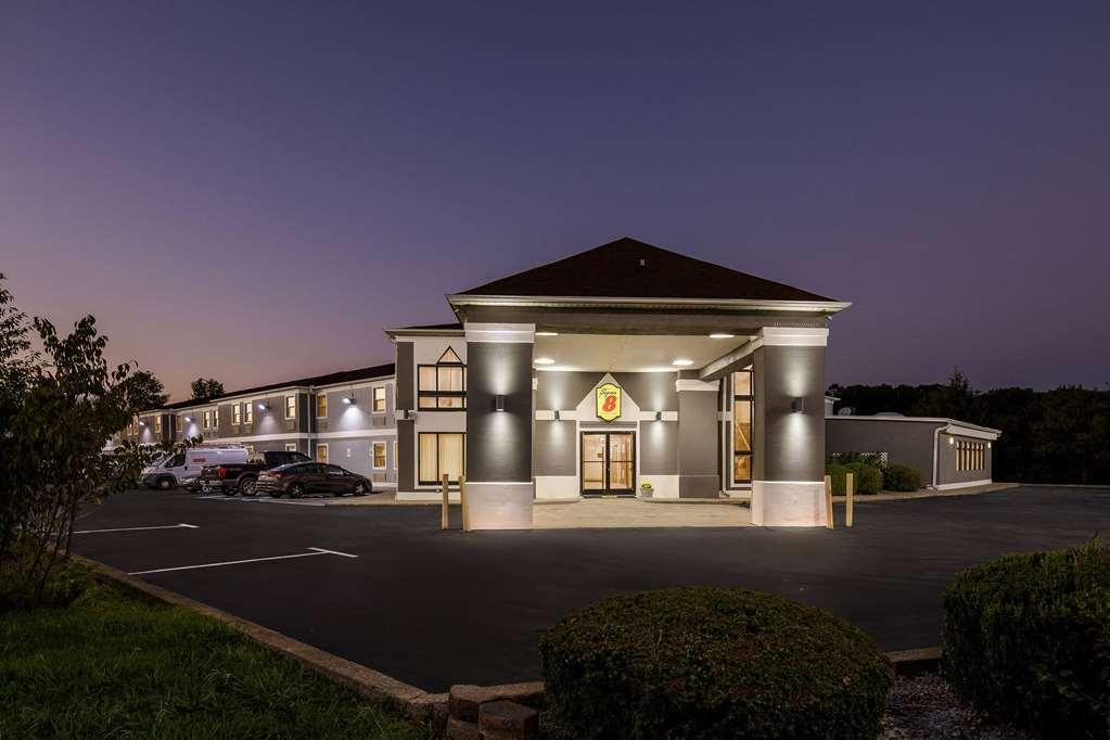 Super 8 By Wyndham Dickson Hotel Exterior photo